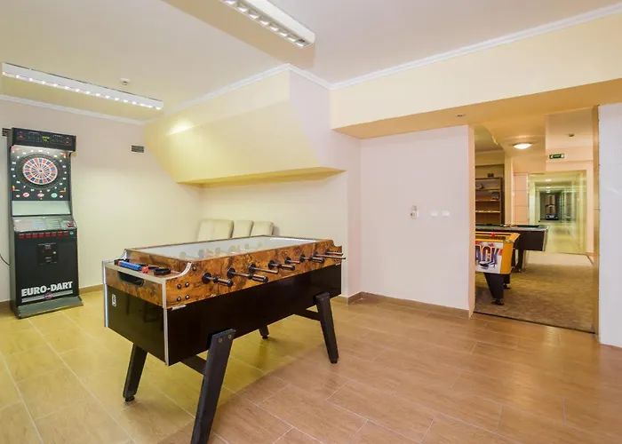 Wellness Hotel-m - فندق