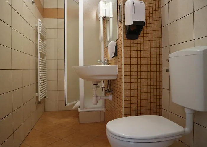Wellness Hotel-m - فندق